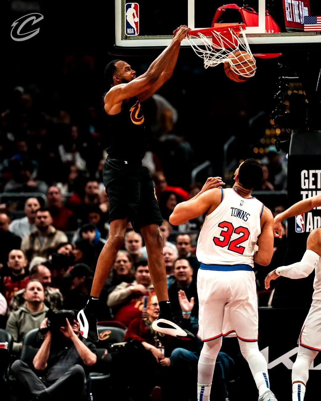 猛龙再胜魔术，保持东部榜首(2019猛龙对魔术g3视频回放)