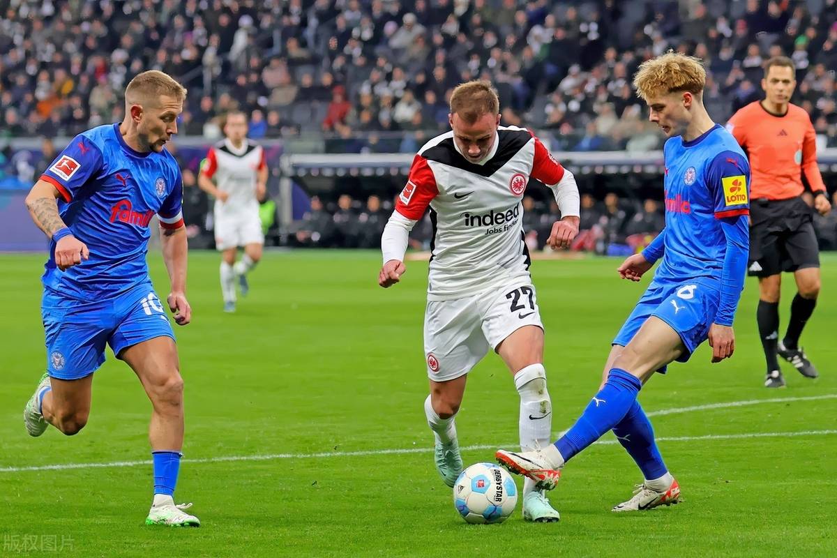 关于法兰克福客场拿下三分,跻身德甲前列的信息 关于法兰克福客场拿下三分,跻身德甲前列的信息