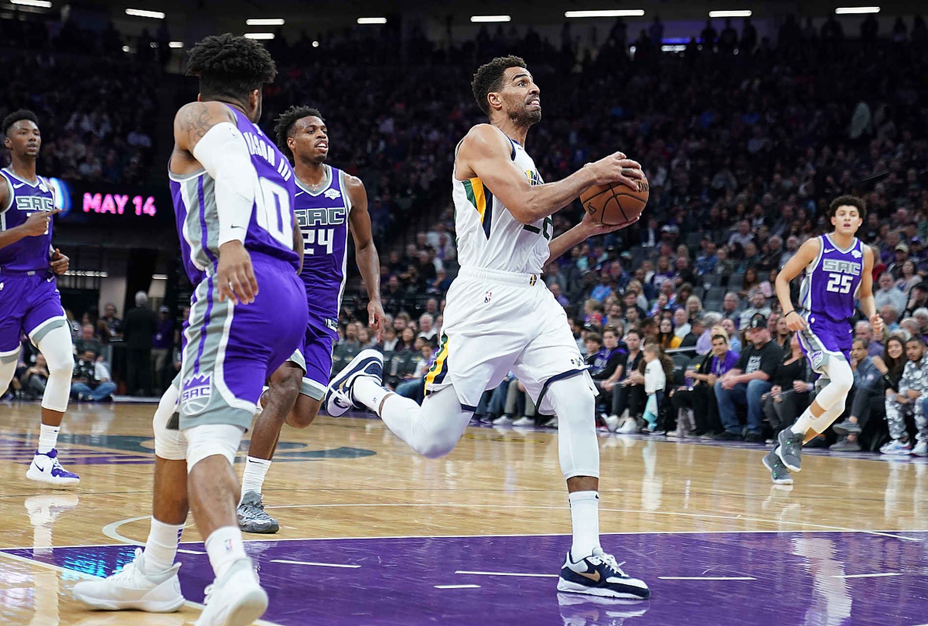 包含NBA赛场上激战连连,球员个人表现备受瞩目的词条 包含NBA赛场上激战连连,球员个人表现备受瞩目的词条