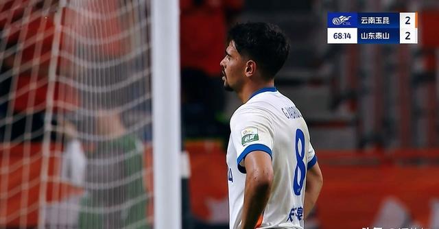 球队主帅因战术问题受到球迷质疑 球队主帅因战术问题受到球迷质疑