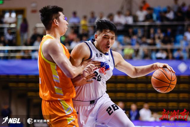 包含贵州男篮负重庆，遗憾结束赛季征程的词条