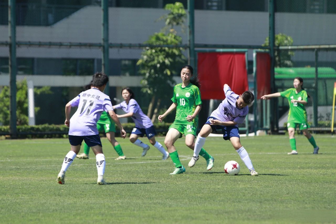 包含娴熟球技!足球比赛中明星球员风采打动的词条 包含娴熟球技!足球比赛中明星球员风采打动的词条