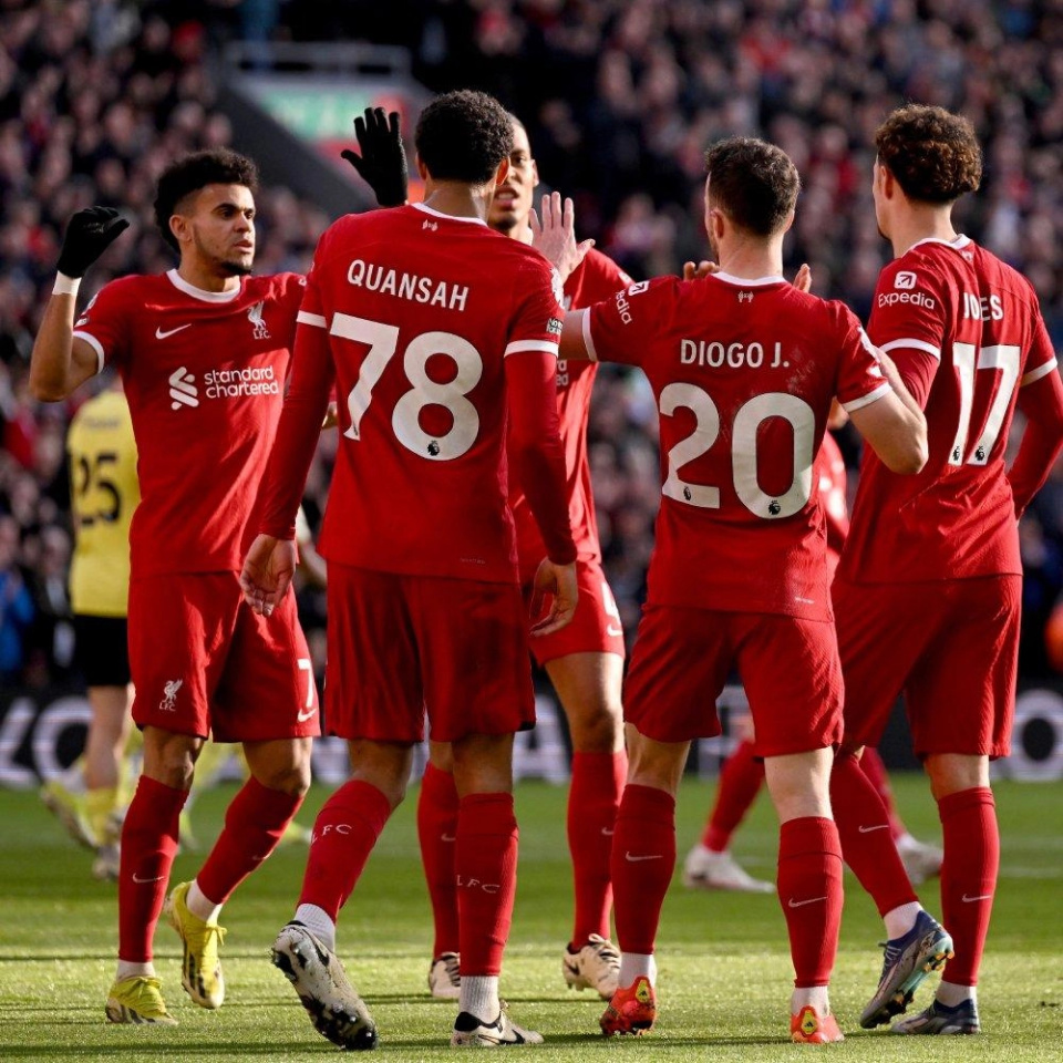 利物浦成功客场两连胜登顶,曼城欲逆袭已现曙光的简单介绍 利物浦成功客场两连胜登顶,曼城欲逆袭已现曙光的简单介绍