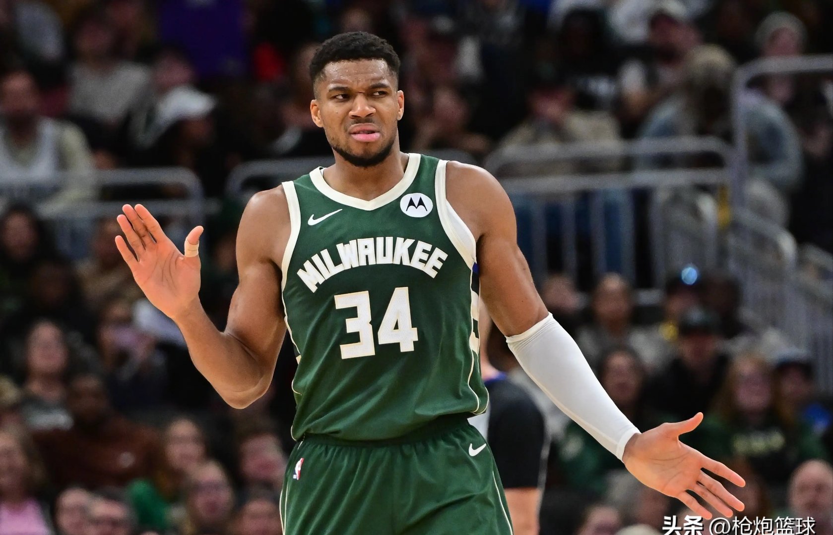 雄鹿不敌篮网，字母哥砍下28分