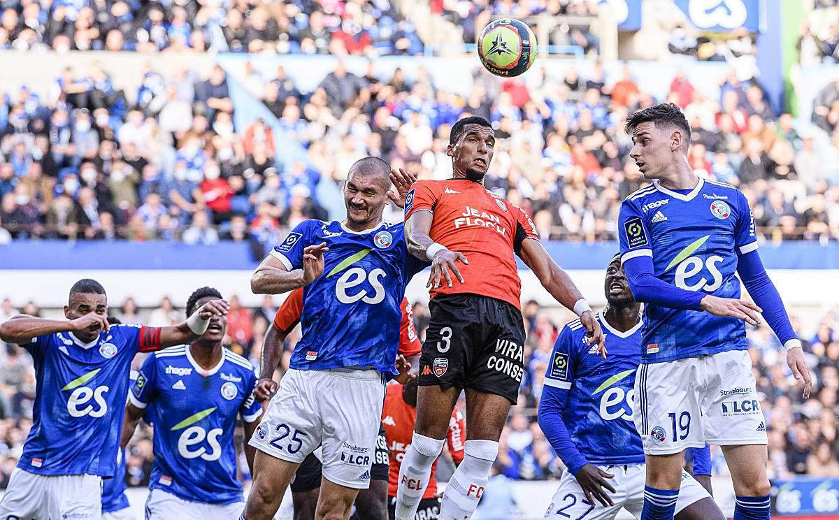 里昂球迷期待球队在主场比赛中取得胜利 里昂球迷期待球队在主场比赛中取得胜利